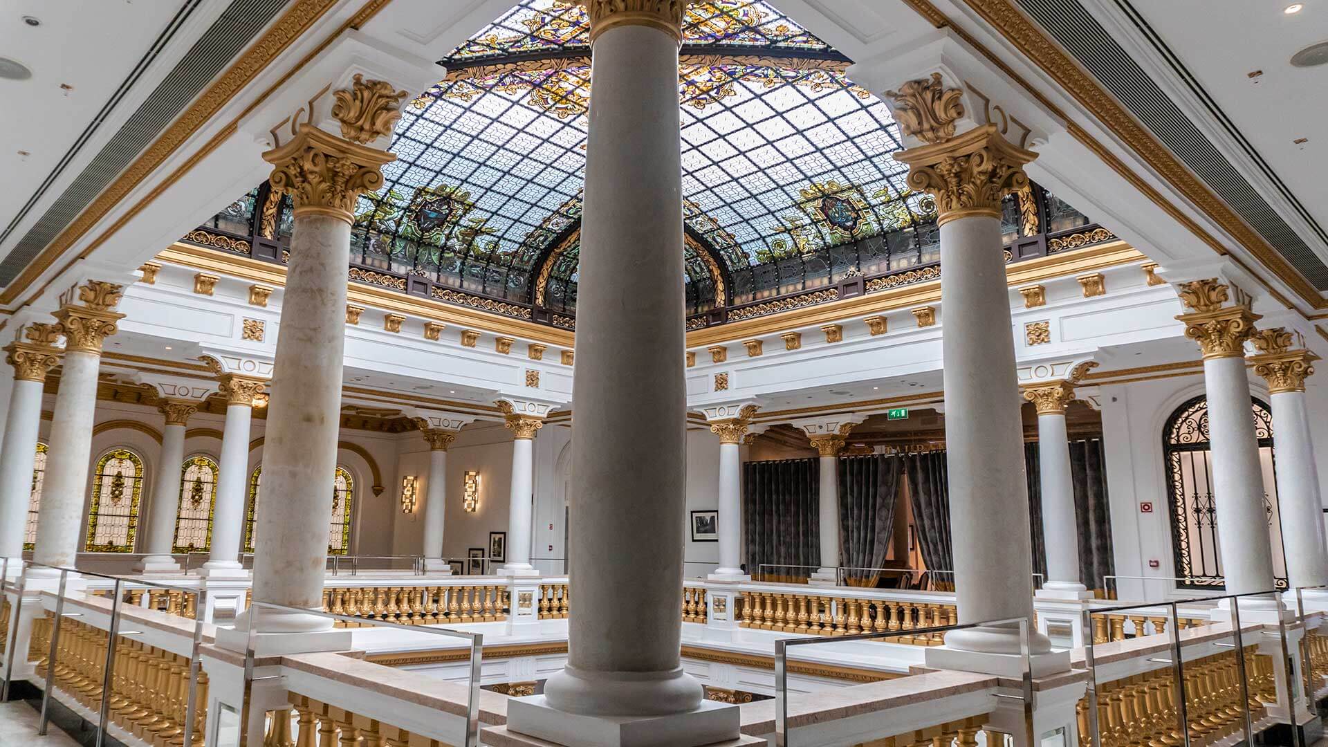 Atrio y escaleras presentacion